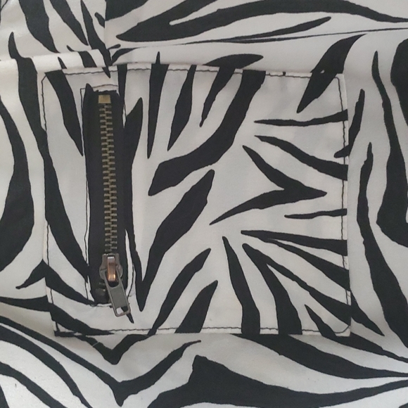 Dynamite zebra tank top sz L (3 for $25) - Picture 3 of 4